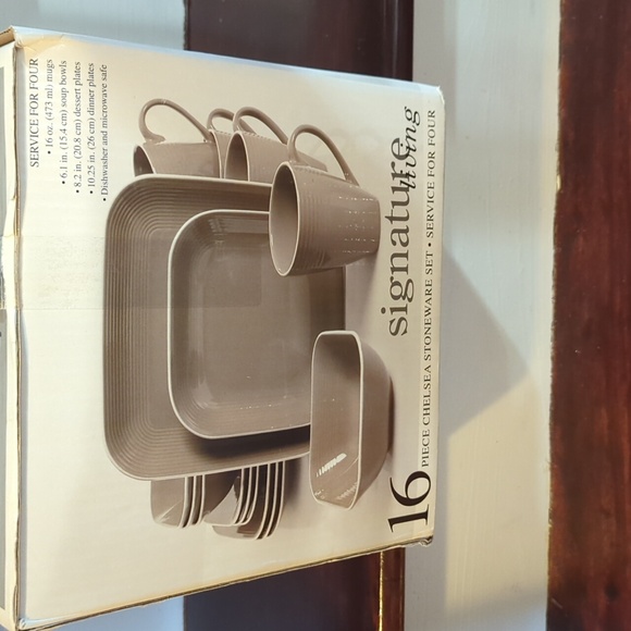 Signature living 16 piece Chelsea stoneware set, service for 4 - Picture 2 of 2